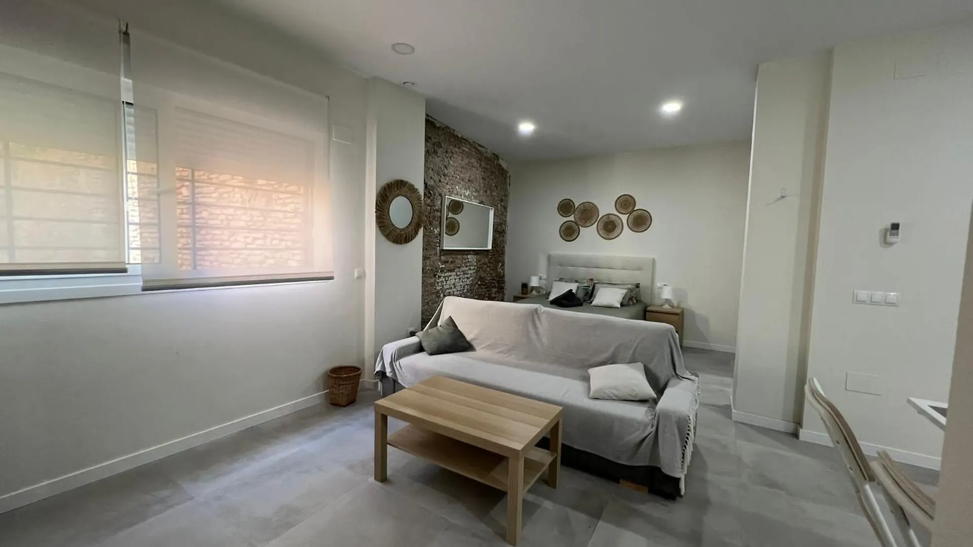 Estudio Trinidad Centro Malaga 2 0*,